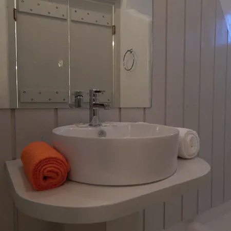 Helmos Hotel 2*